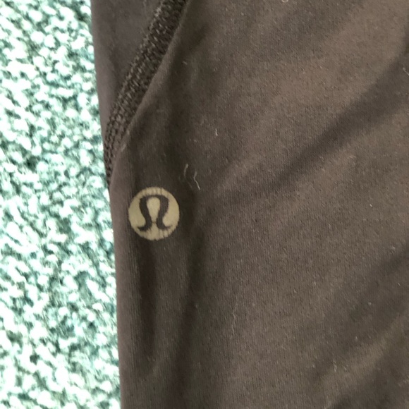 Lululemon leggings with gold zipper pockets and mesh ankle detail - Picture 4 of 4